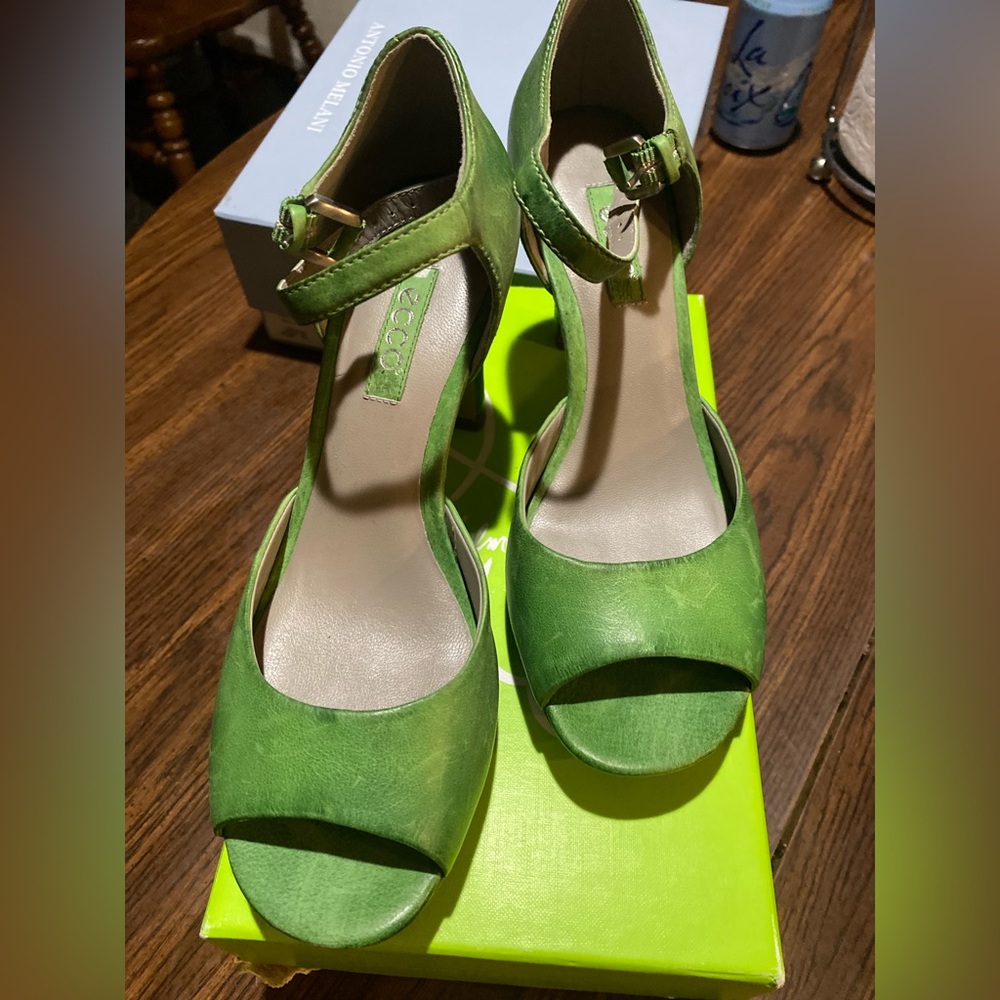 ECCO SANDAL SIZE 37